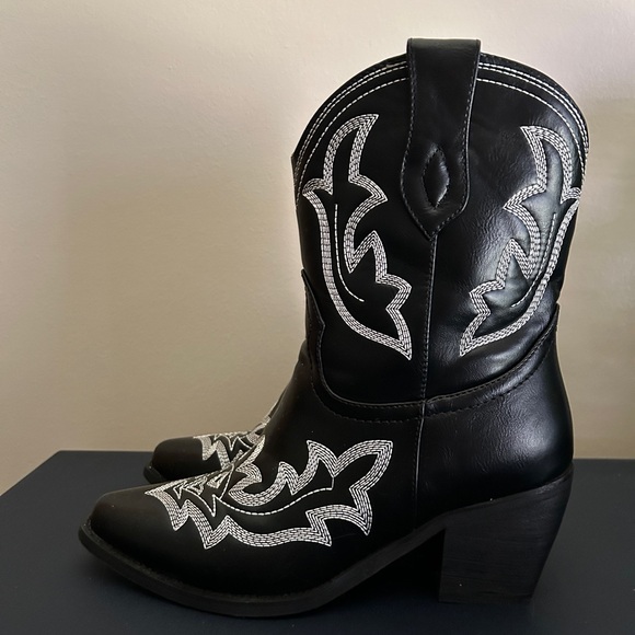 Cowboy boots - Picture 6 of 7